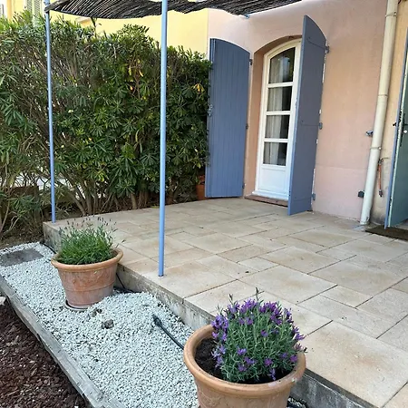 Сasa de vacaciones Attractive Townhouse - Golf De Fregate *